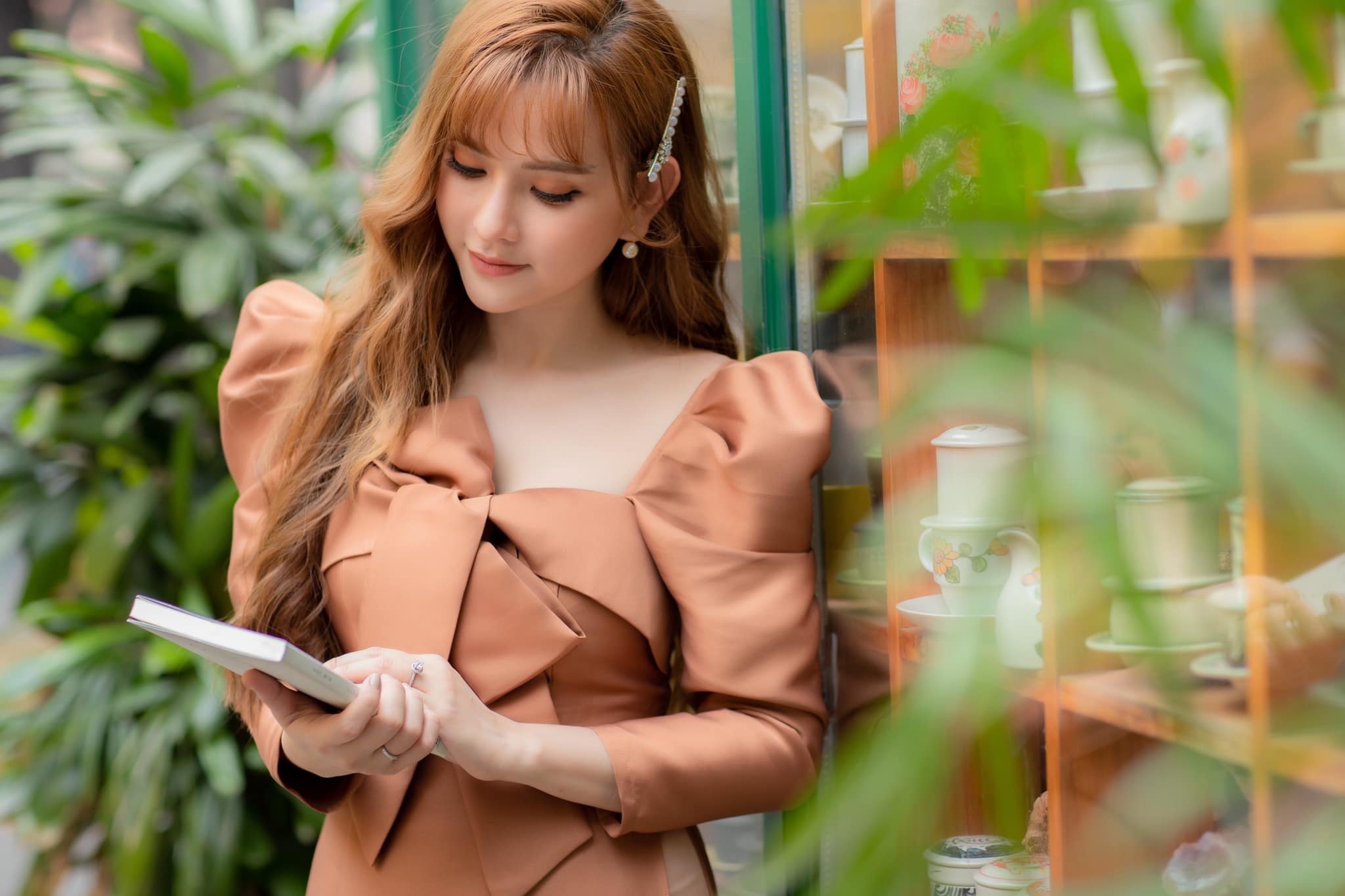 Thu Thuy to doan phim dung chua anh 1