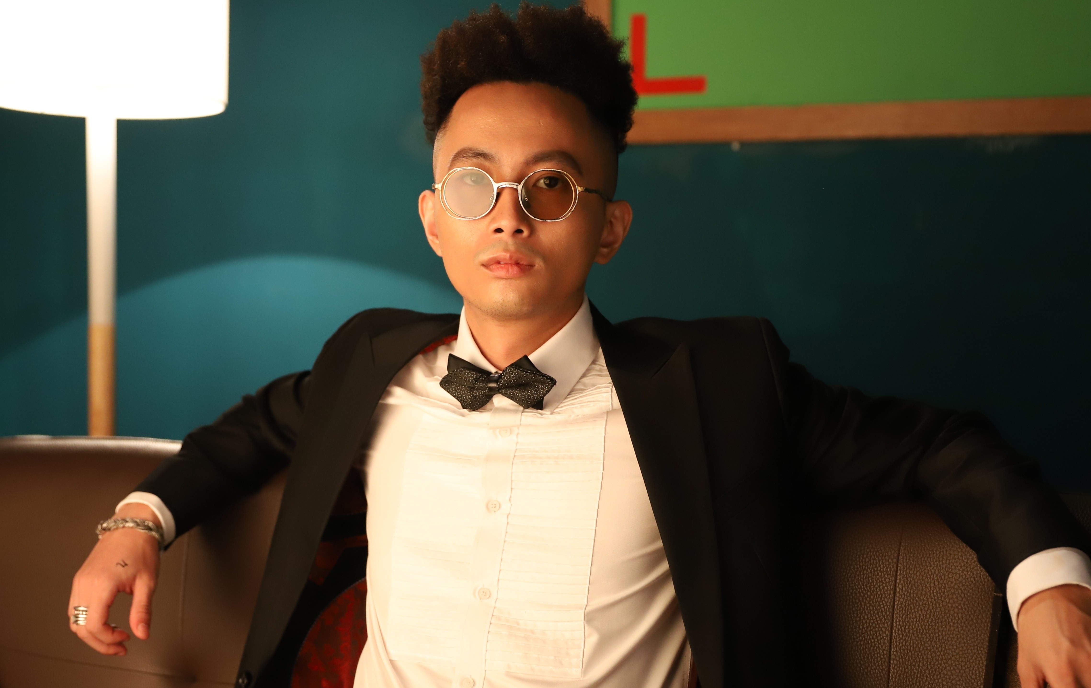 Rapper Rhymastic lam nhac da kich loi song vat chat hinh anh