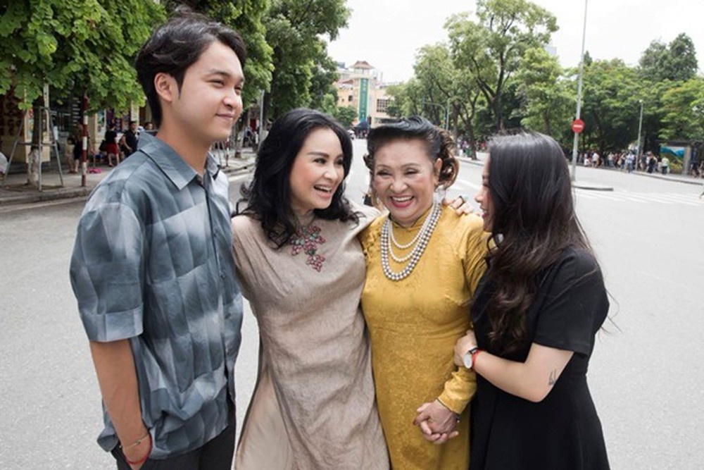 Thanh Lam va cac con anh 7