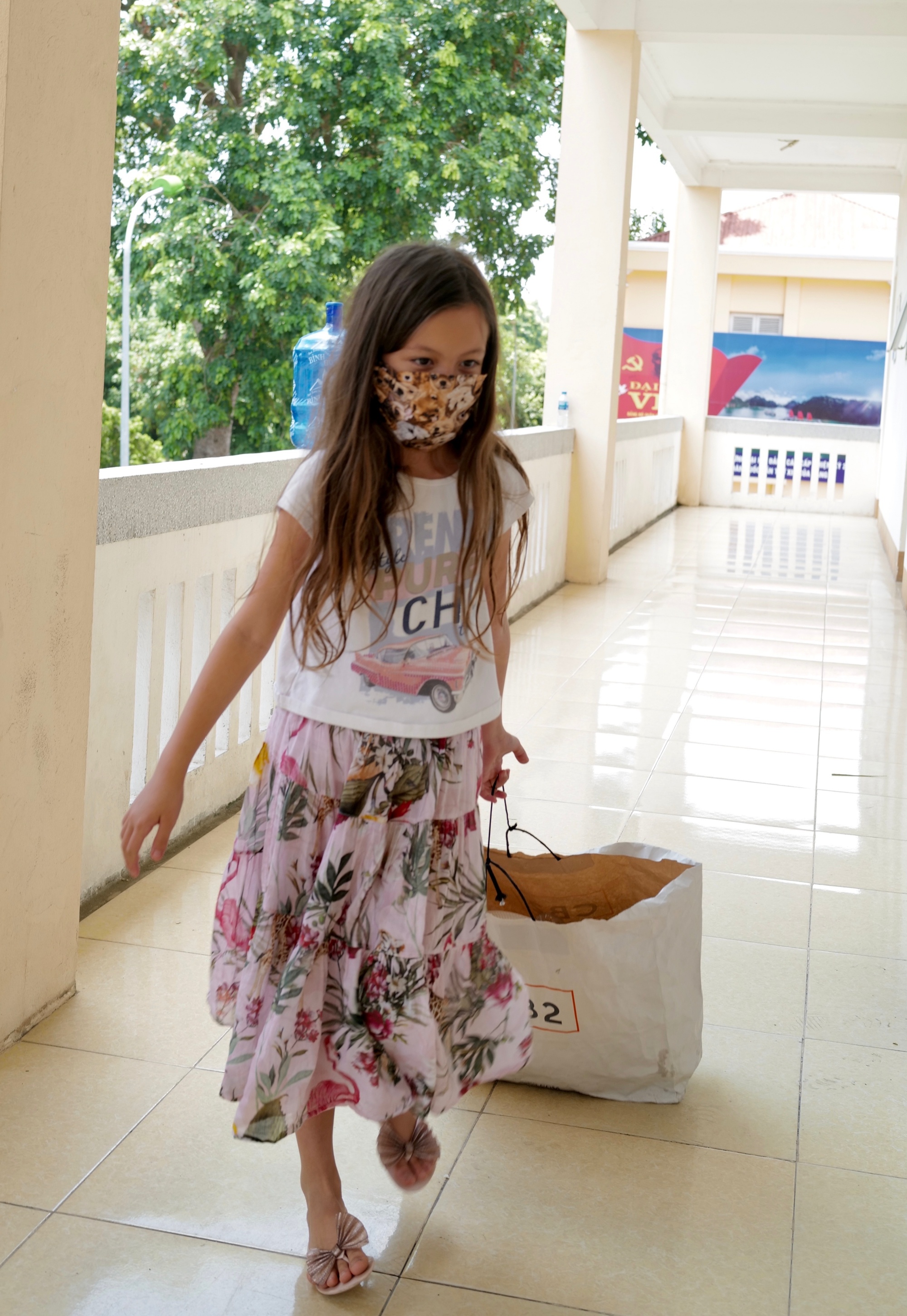 Hong Nhung va cac con cach ly anh 5