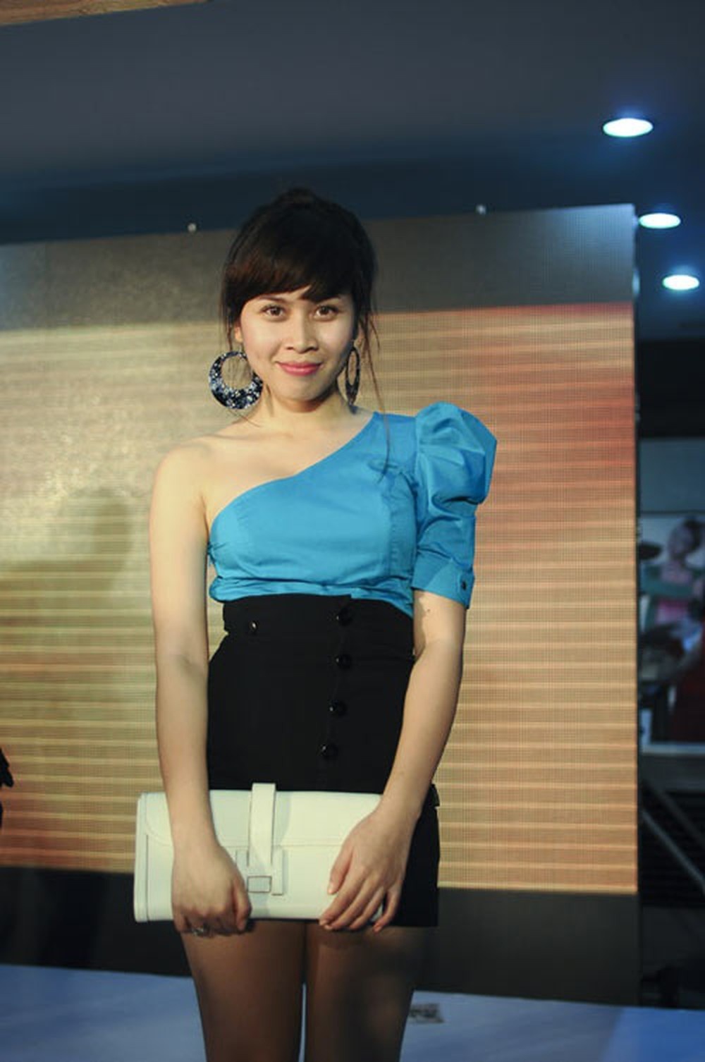 hoi ban cua Hoang Thuy Linh anh 3