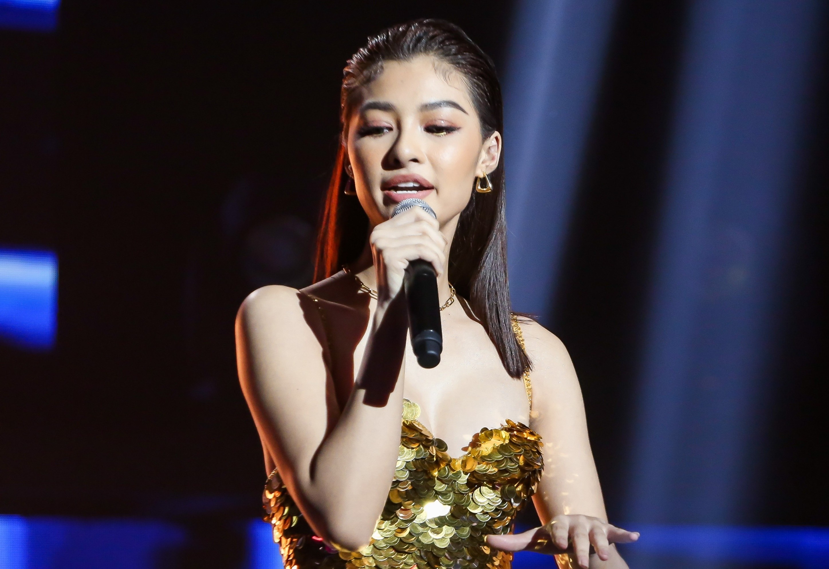 A hau Kieu Loan rap ve nguoi dep bi che 'chan dai nao ngan' hinh anh