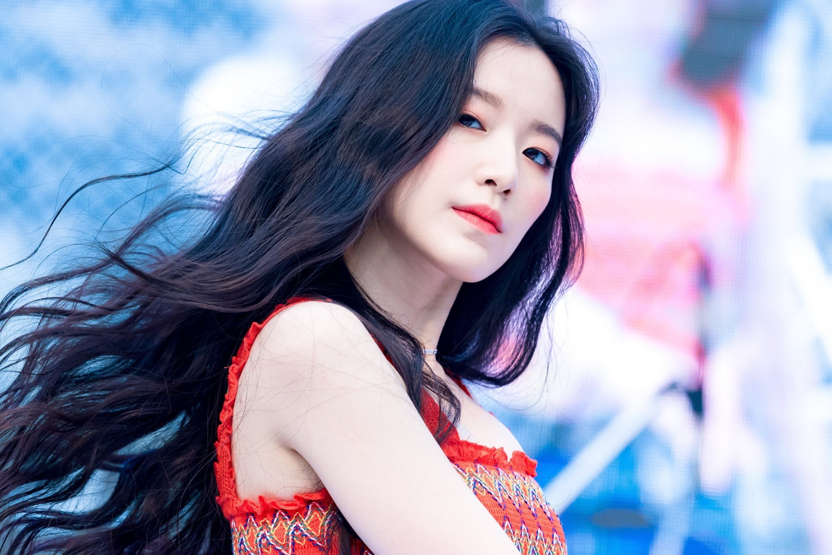 My nu sinh nam 2000 bi doi xu bat cong trong nhom nhac Kpop hinh anh