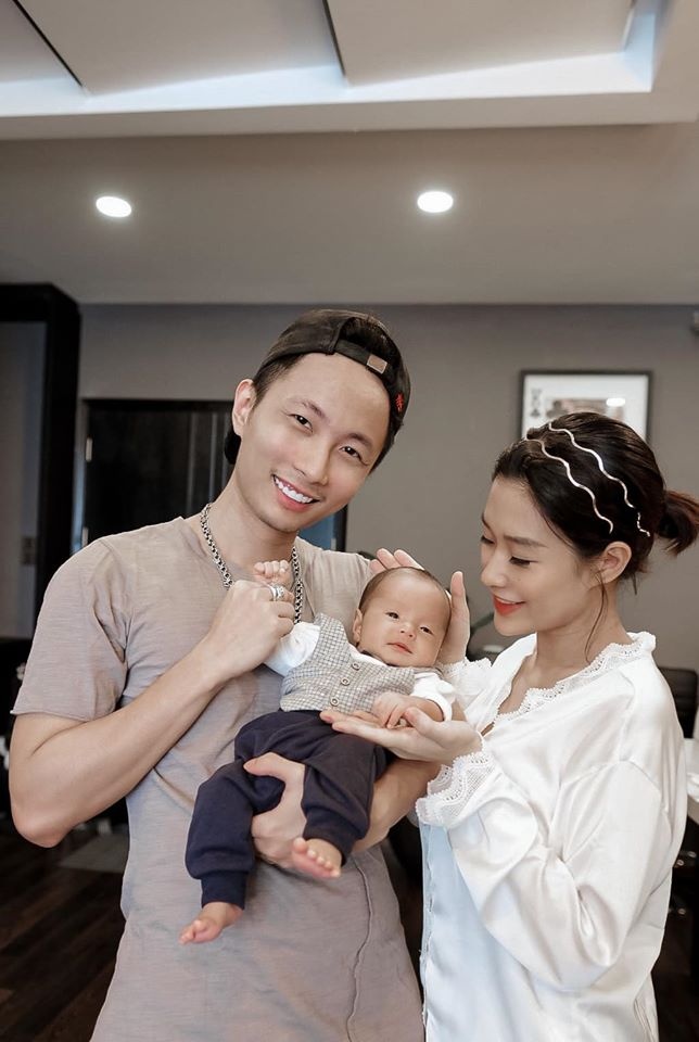 gia dinh cua rapper viet anh 5