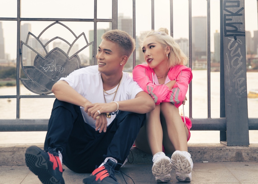 gia dinh cua rapper viet anh 6