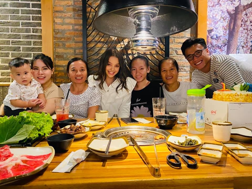 Bui Tien Dung va ban gai anh 1