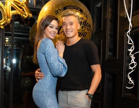 Bui Tien Dung va ban gai anh 2