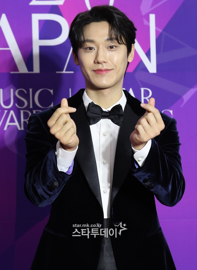 Hyun Bin va Son ye Jin anh 8