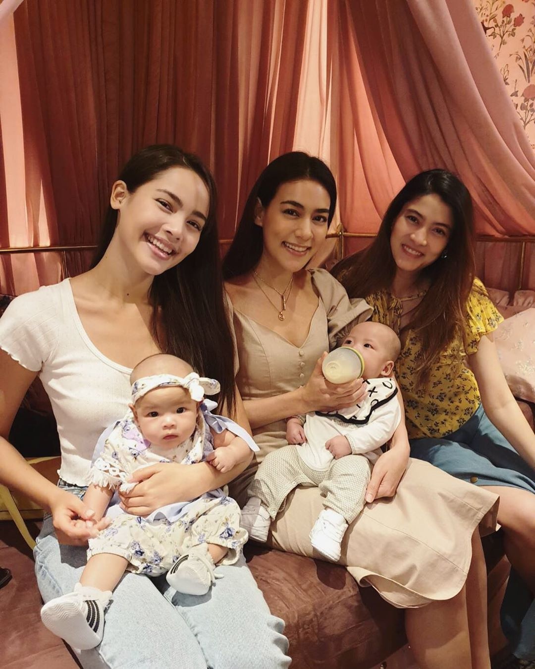 Nhung nhom ban than thai lan anh 4