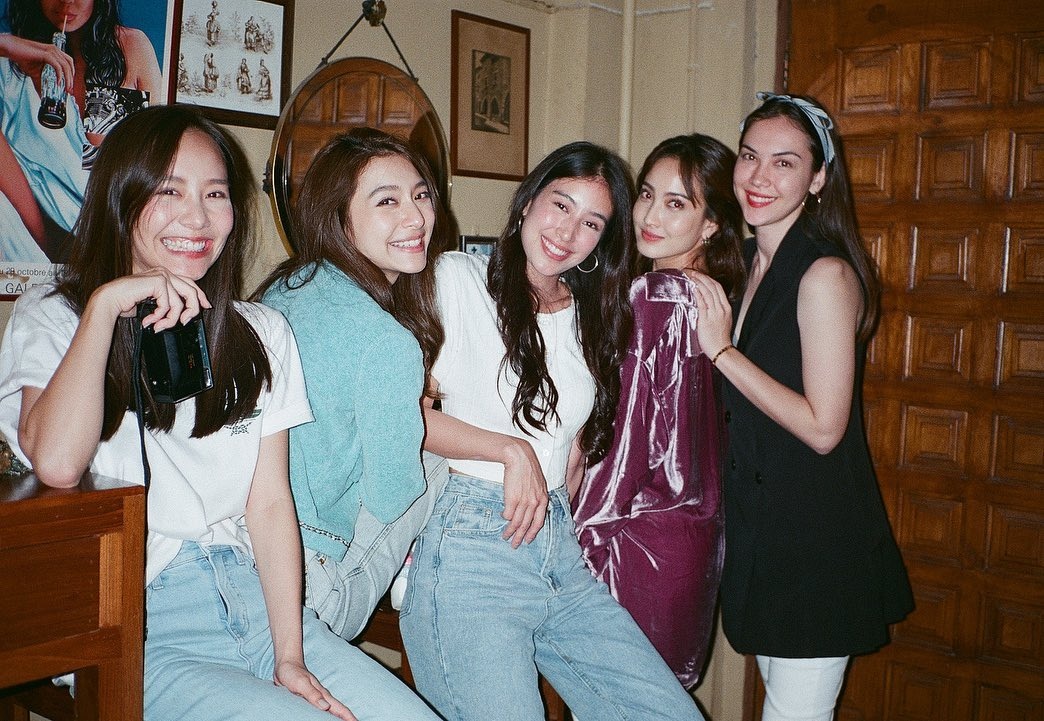 Nhung nhom ban than thai lan anh 1