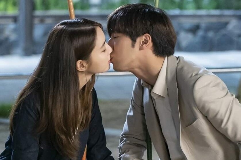 Phan ung cua Lee Byung Hun khi xem canh hon cua vo hinh anh