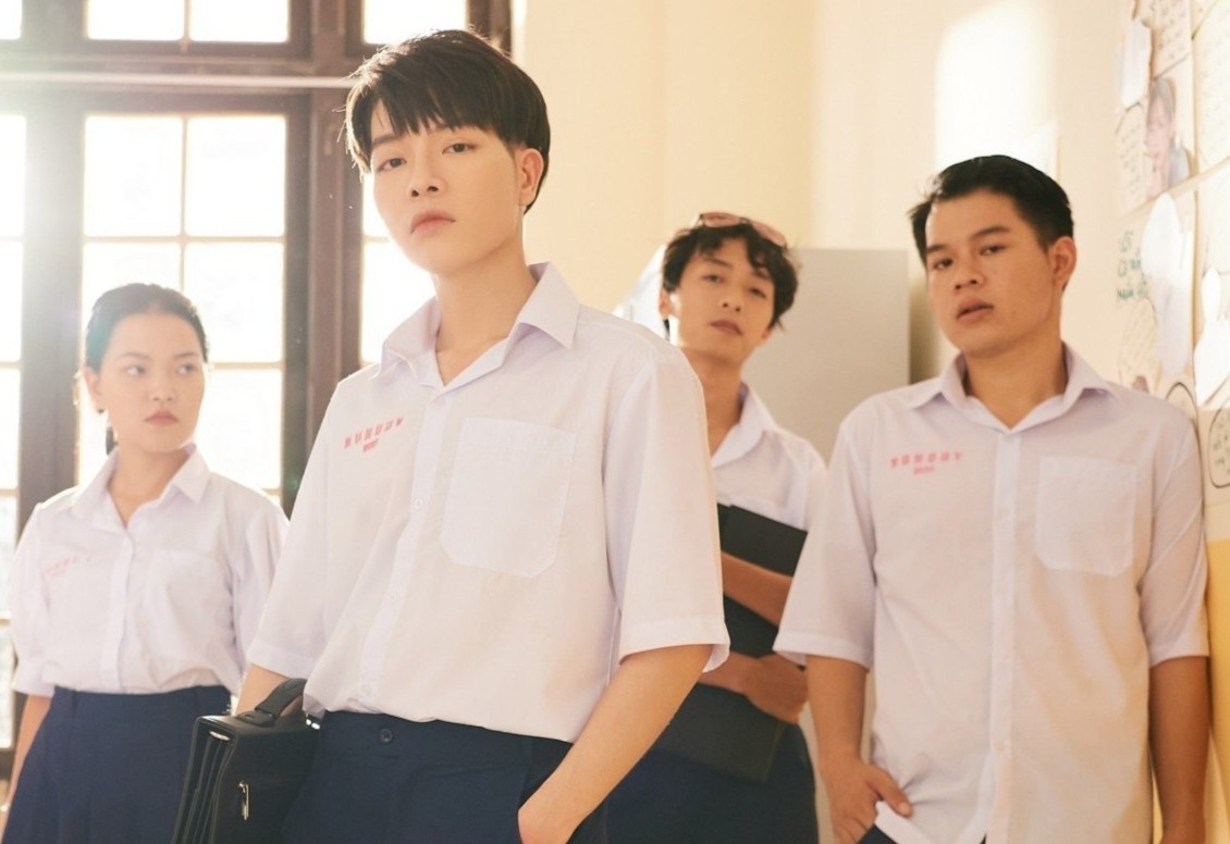 Duc Phuc len tieng ve tranh cai trang phuc trong MV hinh anh