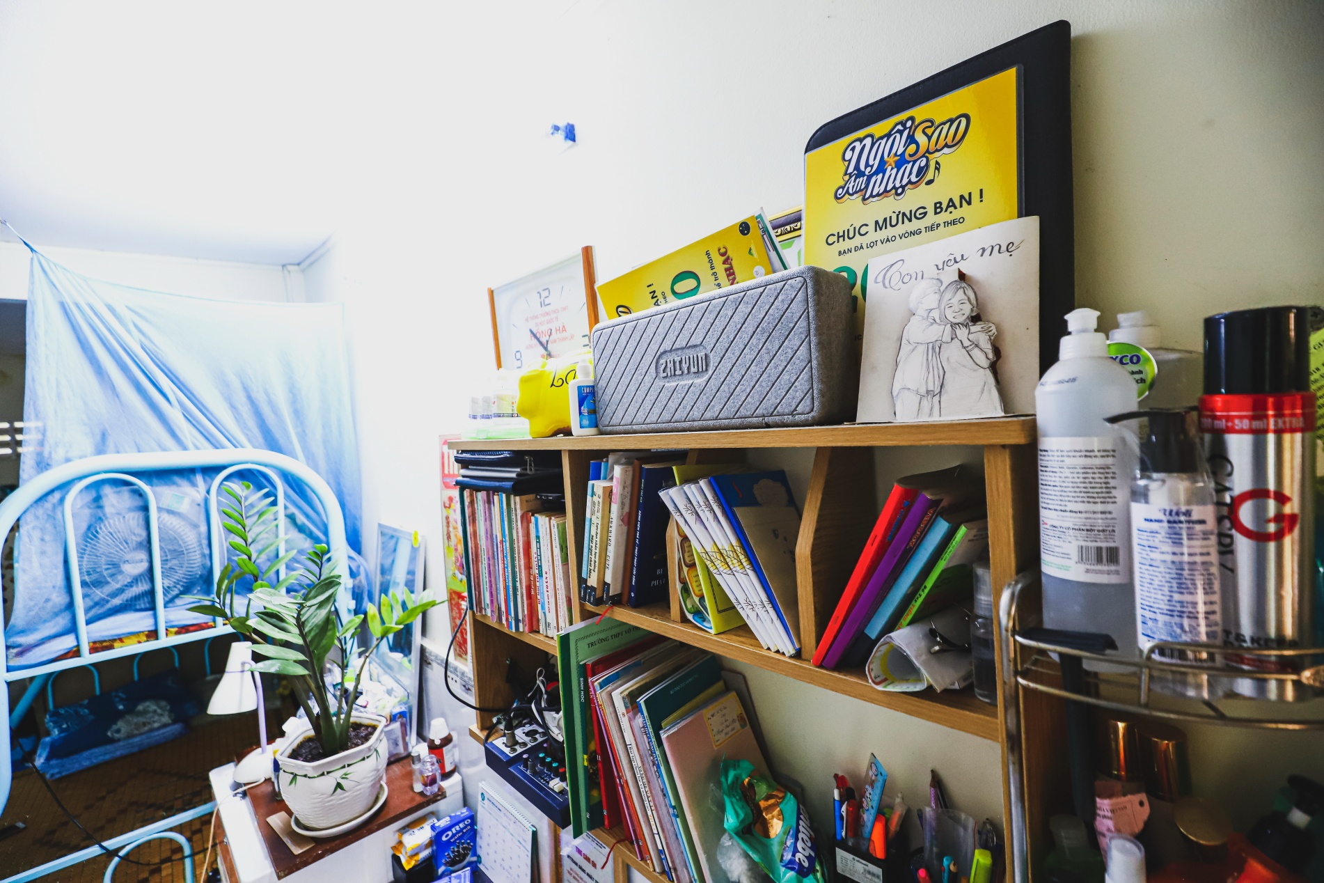 Minh Nhat giup me chay than anh 25