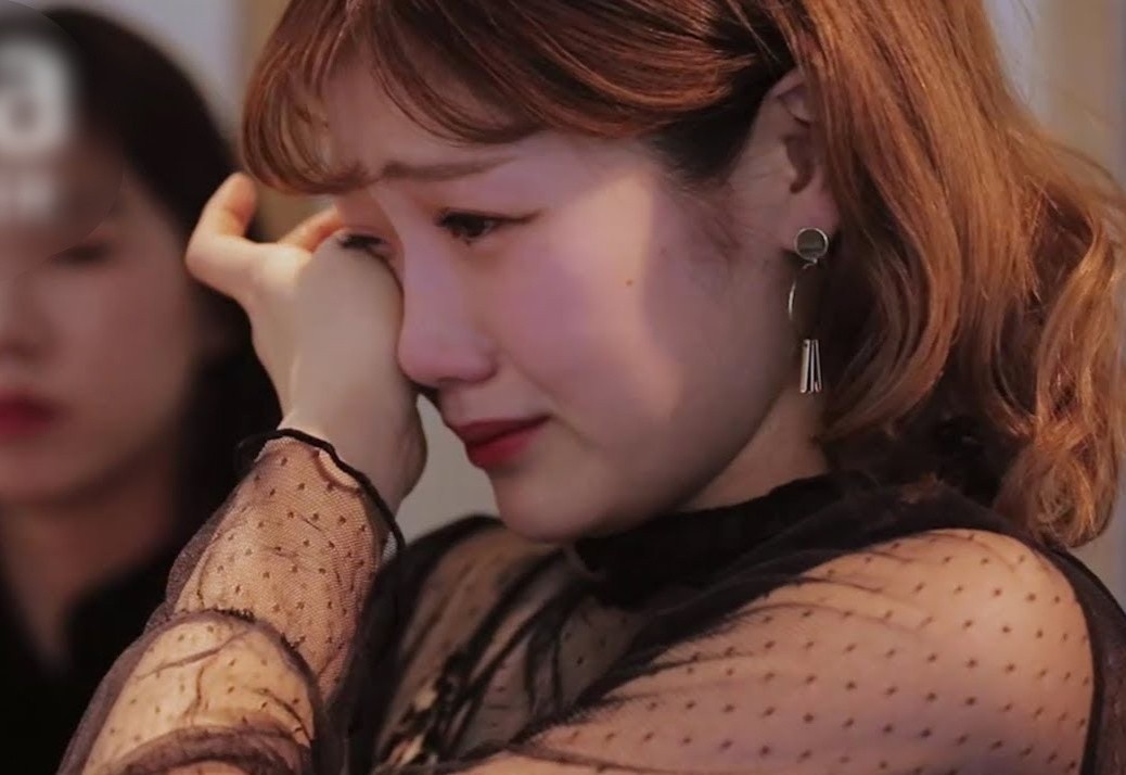 Cuoc song bi quay roi, ep no cua ca si Han Quoc hinh anh