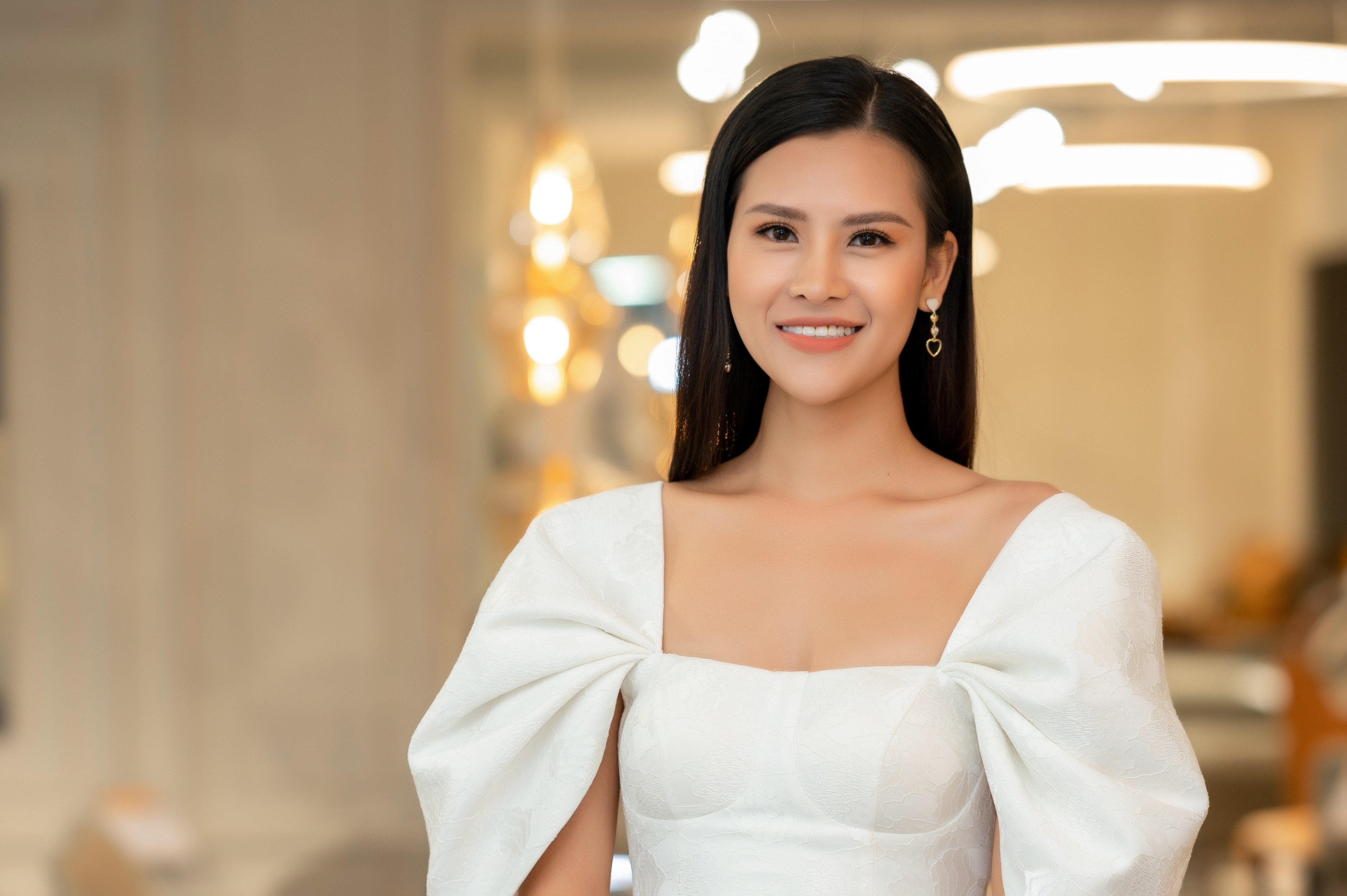 Thai Thi Hoa Hoa hau Trai dat anh 9