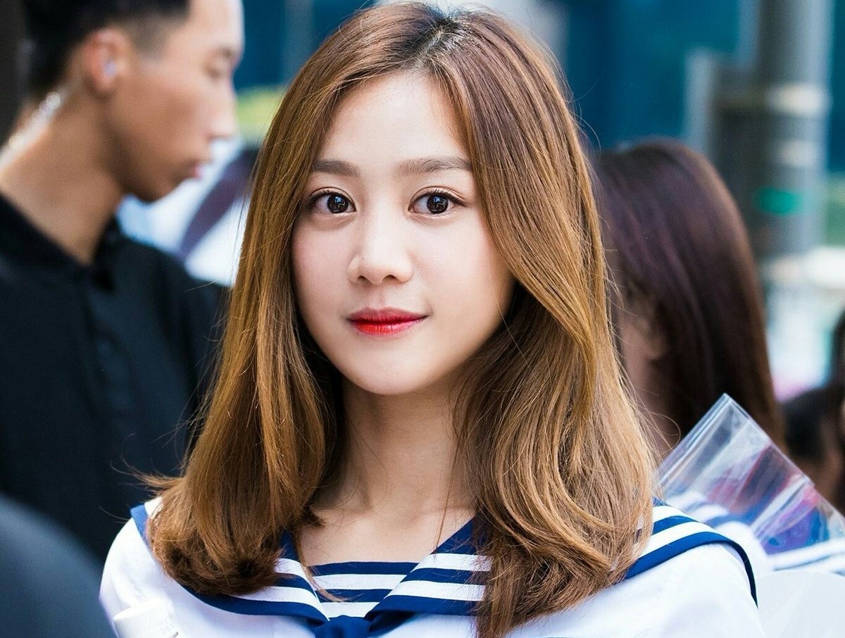 Cuoc song di giao hang, ban ca phe cua nhung ca si het thoi hinh anh