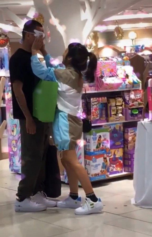 Wowy và bạn gái ảnh 1 Wowy va ban gai anh 1