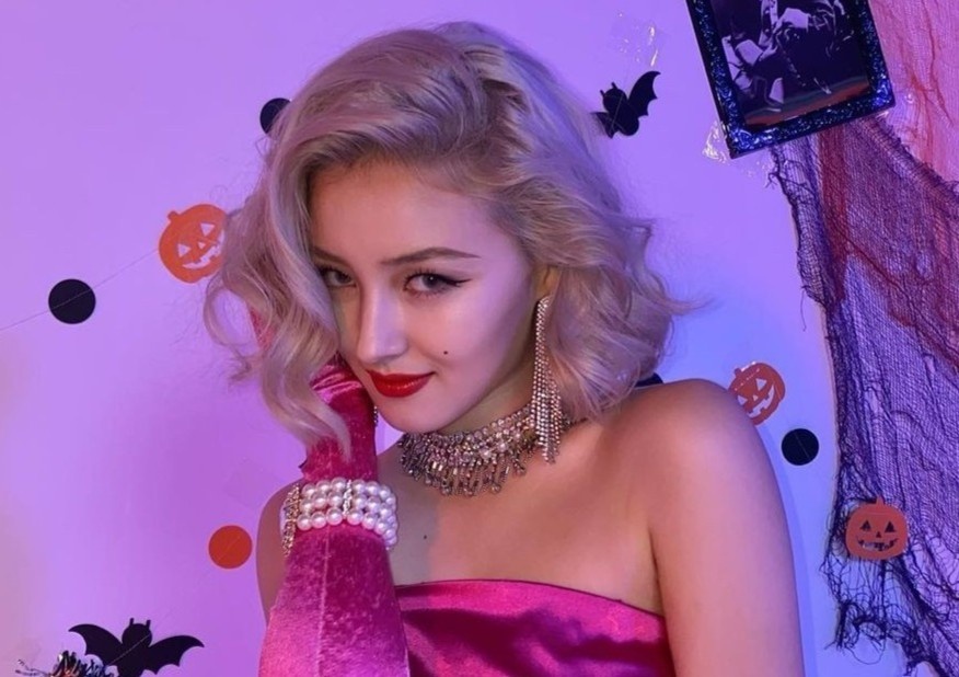 'Thien than lai' Nancy trang diem giong Marilyn Monroe hinh anh