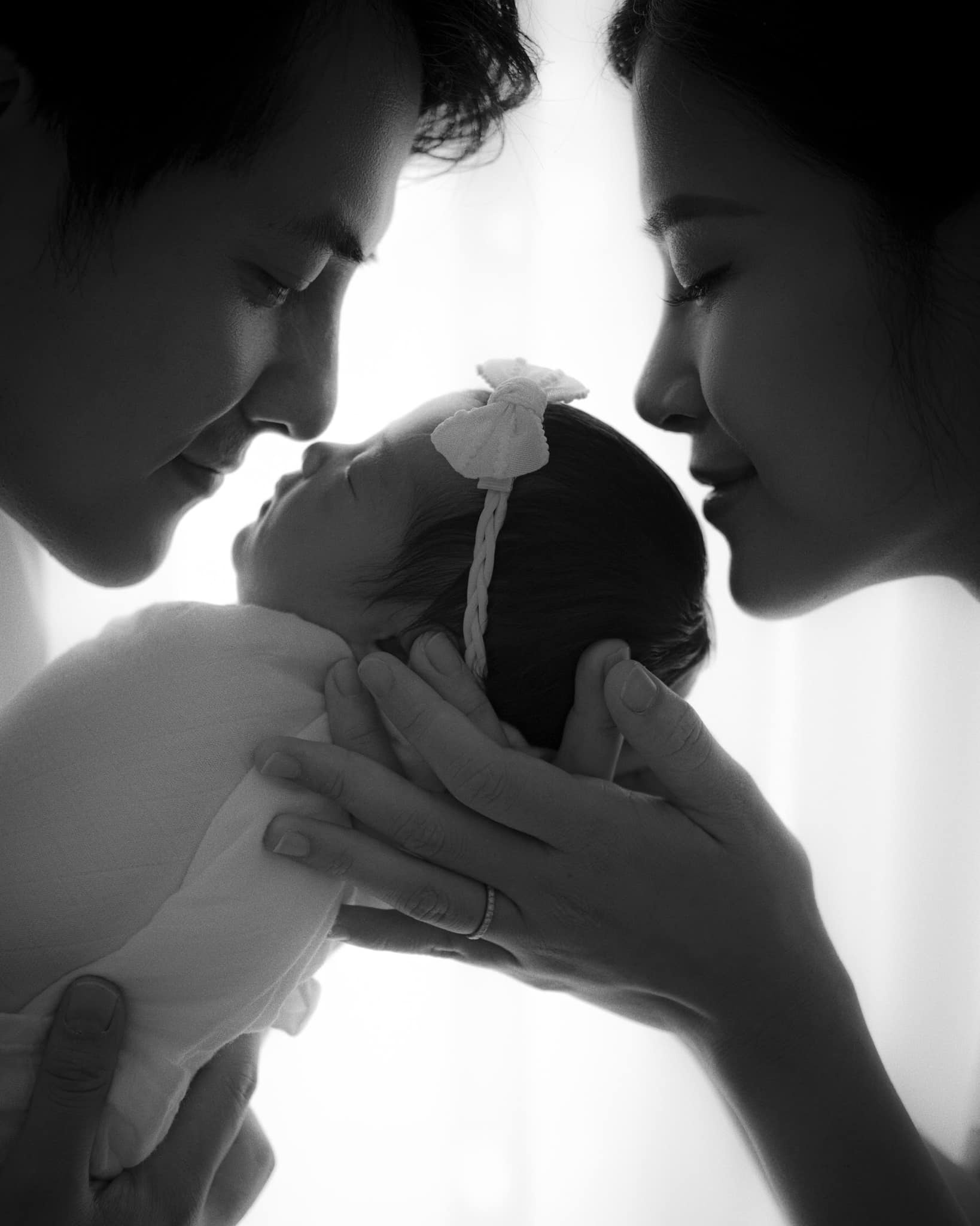 Dong Nhi,  Ong Cao thang ky niem ngay cuoi anh 1