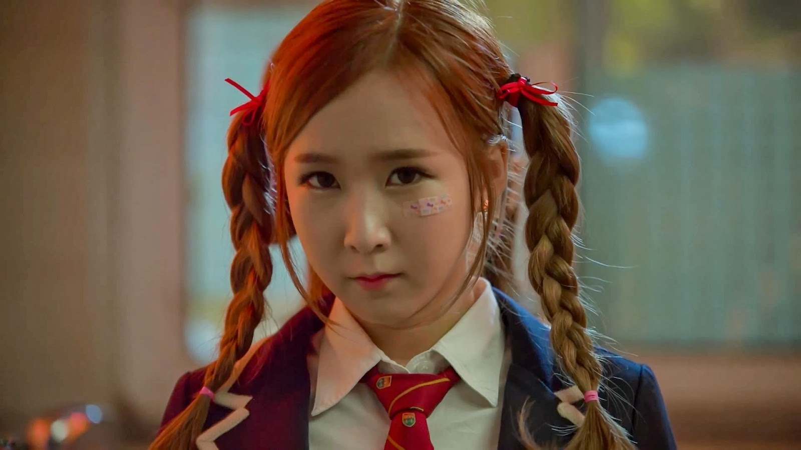 Nu ca si Han ke chuyen dong nghiep danh nhau trong hau truong hinh anh