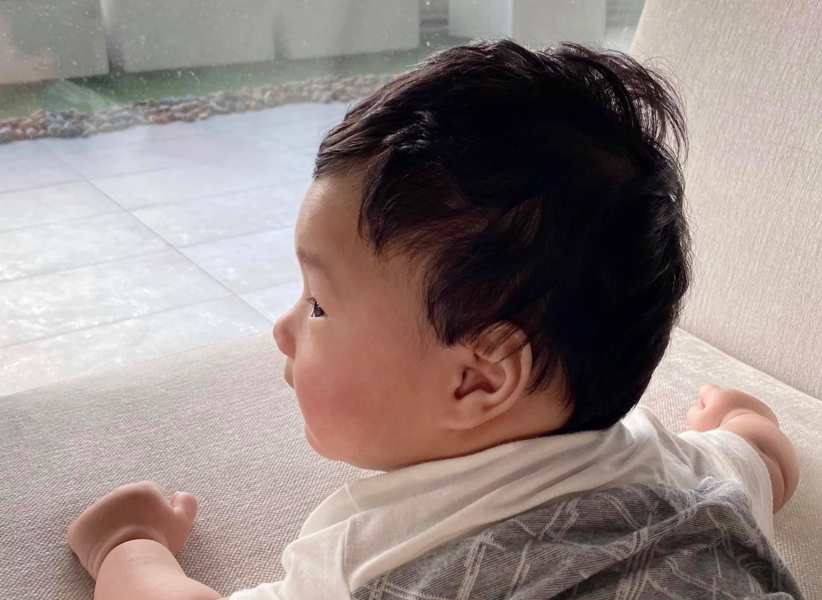 Hoa hau Dang Thu Thao lan dau dang anh con trai hinh anh