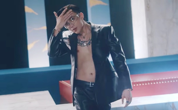 Nhung ca si Viet thay doi nghe danh hinh anh