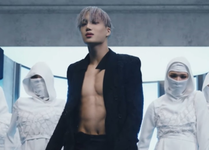 KAI (EXO) theo duoi hinh tuong sexy hinh anh