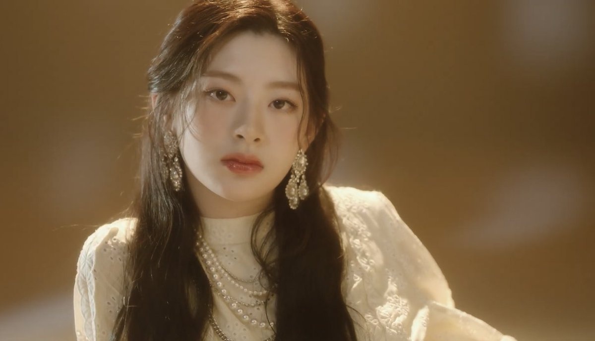 Showbiz Han lao dao sau vu 4 ca si mac Covid-19 hinh anh