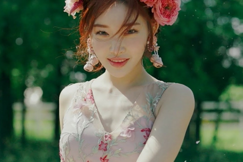 Nu ca si Chung Ha mac Covid-19 hinh anh