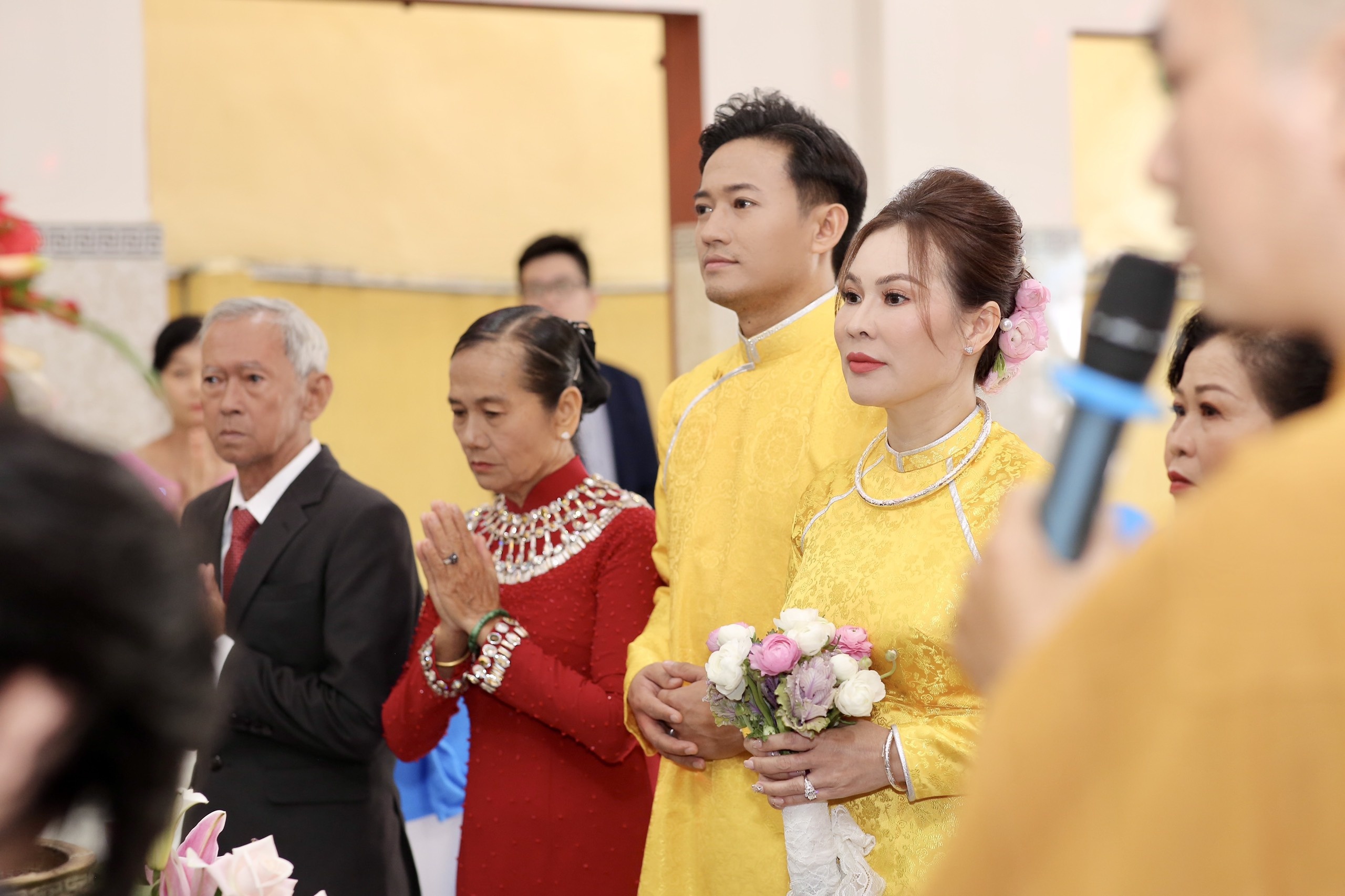 Quy Binh to chuc le cuoi anh 5