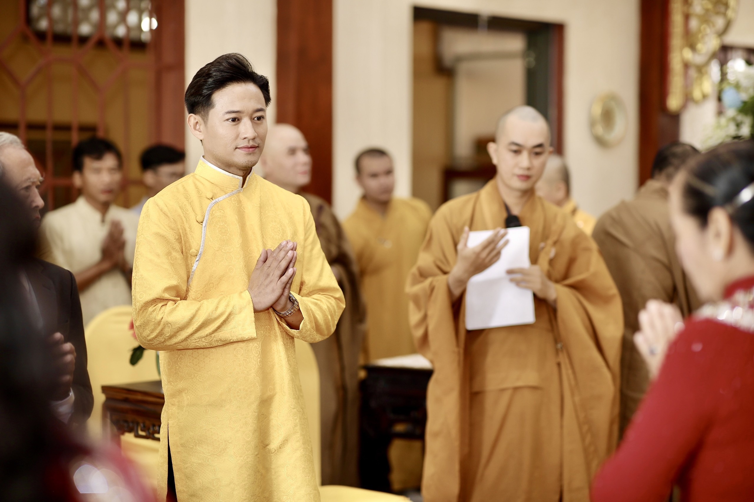 Quy Binh to chuc le cuoi anh 6