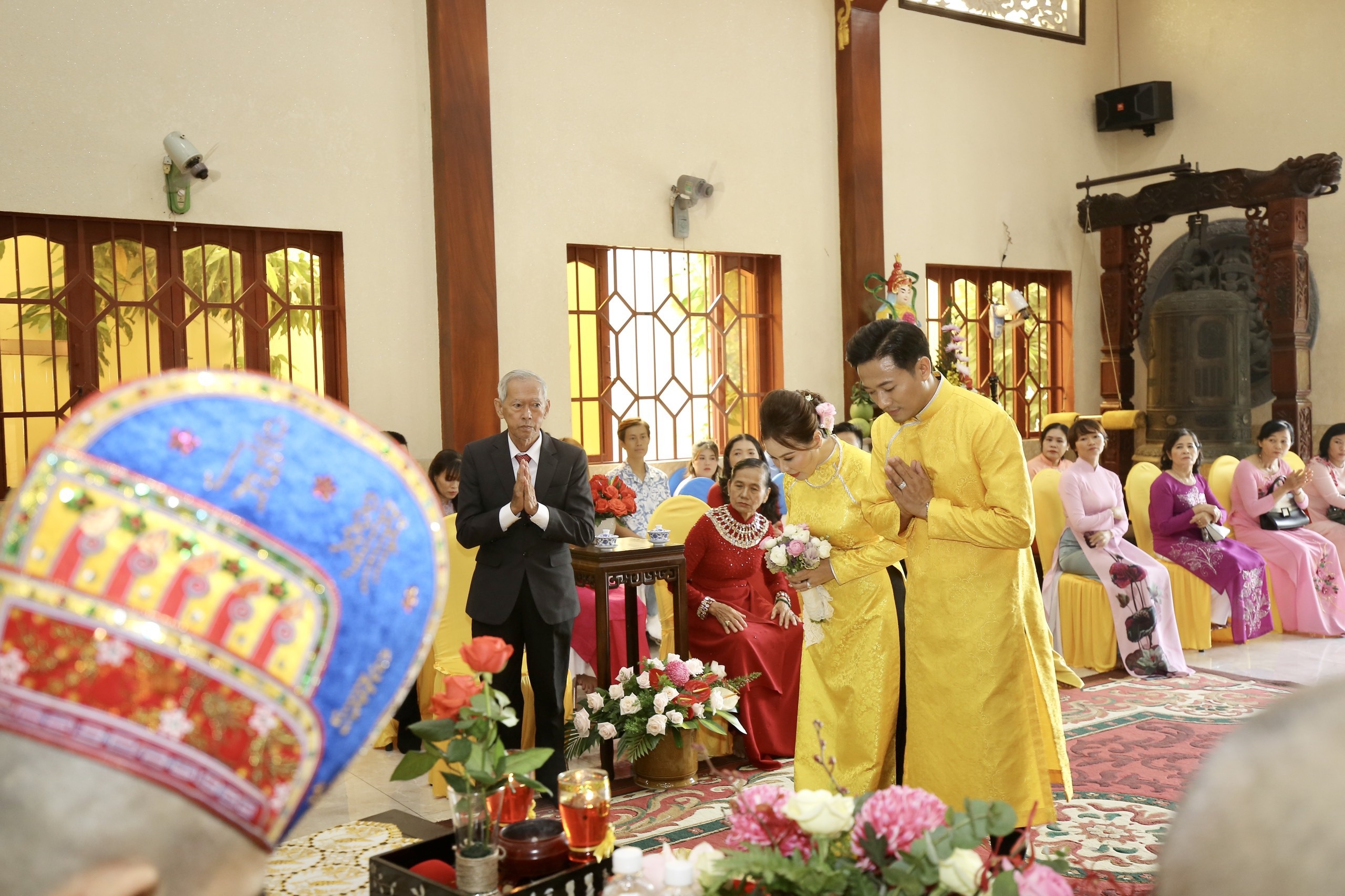 Quy Binh to chuc le cuoi anh 2