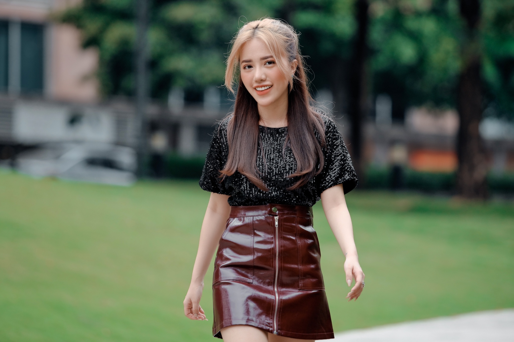 Phùng Khánh Linh  ảnh 8 Phung Khanh Linh anh 8