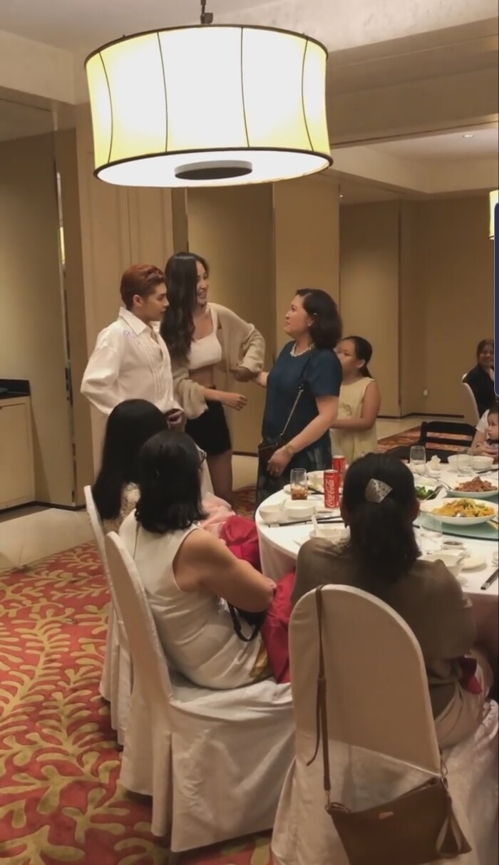 Mai Phương Thúy gặp mẹ Noo Phước Thịnh ảnh 1 Mai Phuong Thuy gap me Noo Phuoc Thinh anh 1