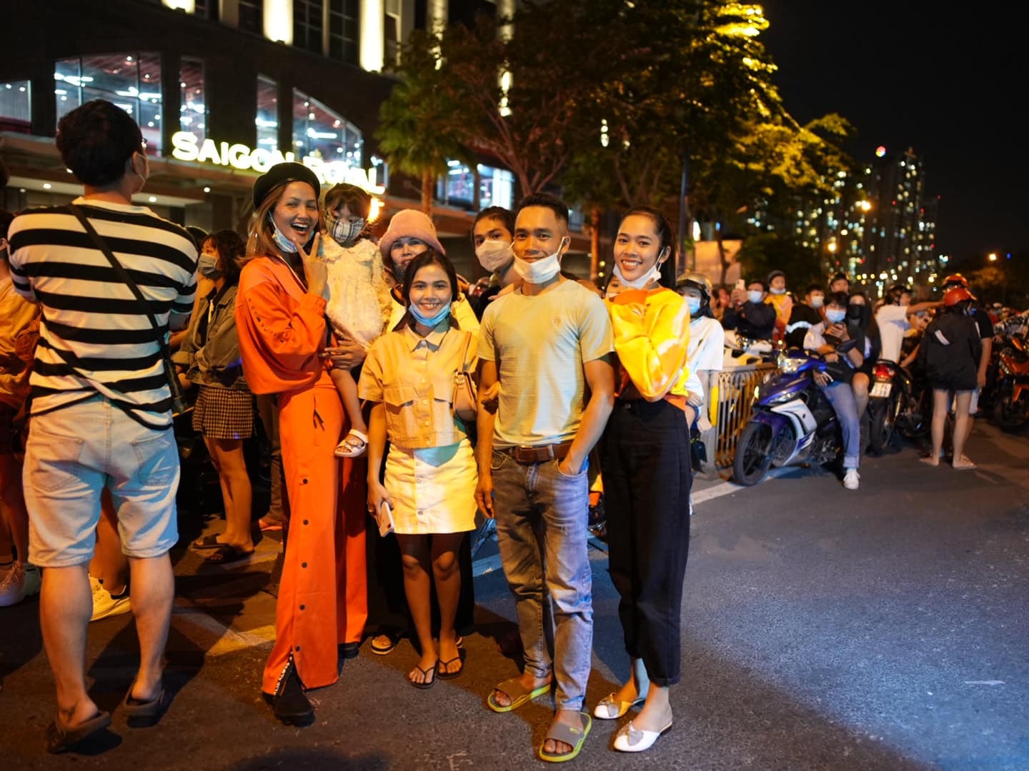 Sao viet ngam phao hoa anh 2