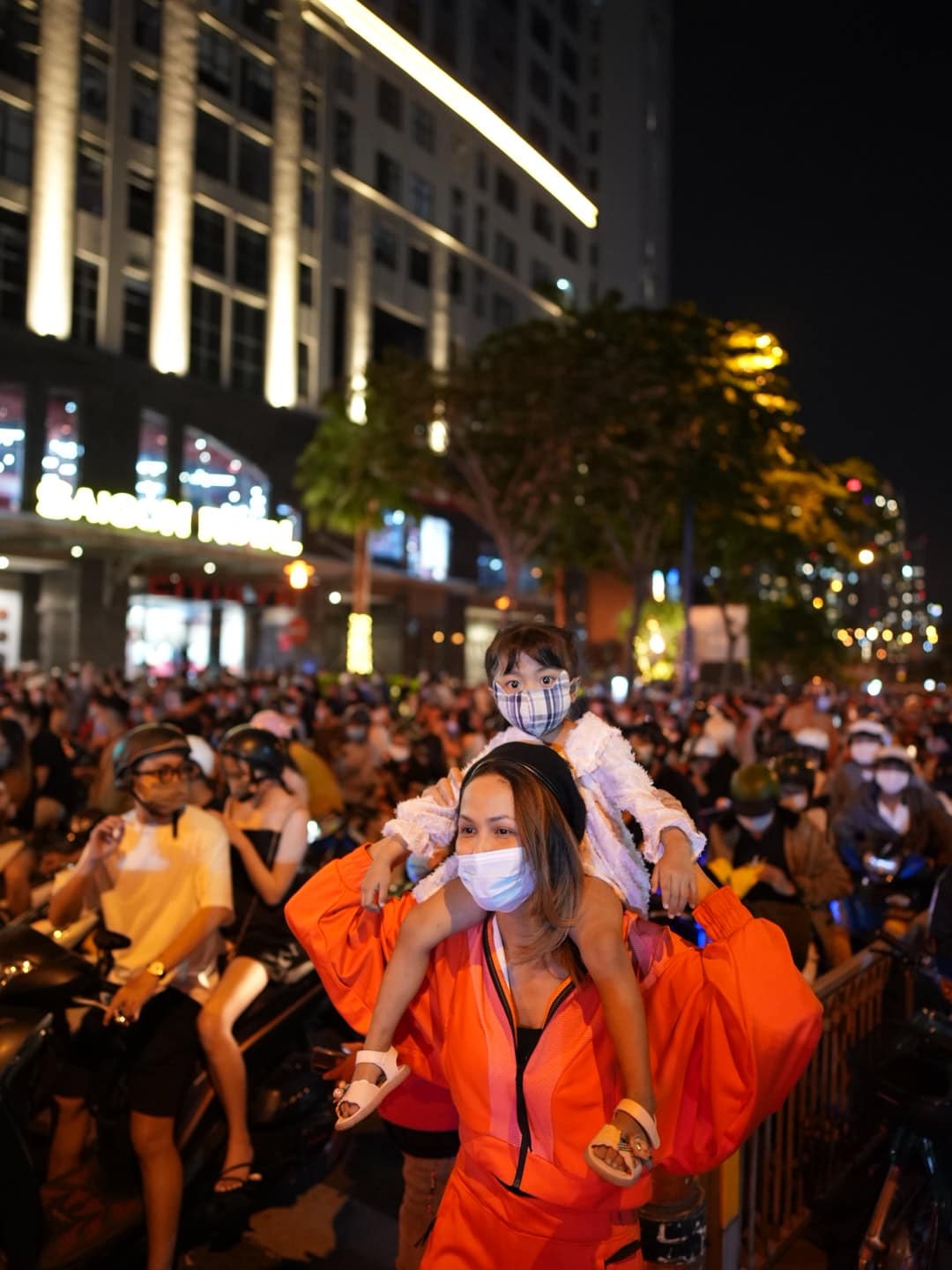 Sao việt ngắm pháo hoa ảnh 4 Sao viet ngam phao hoa anh 4