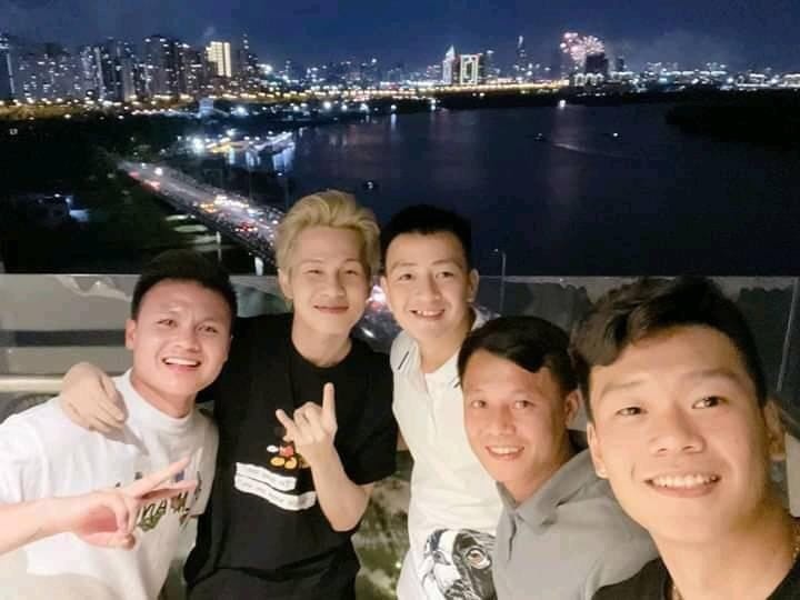 Sao viet ngam phao hoa anh 1