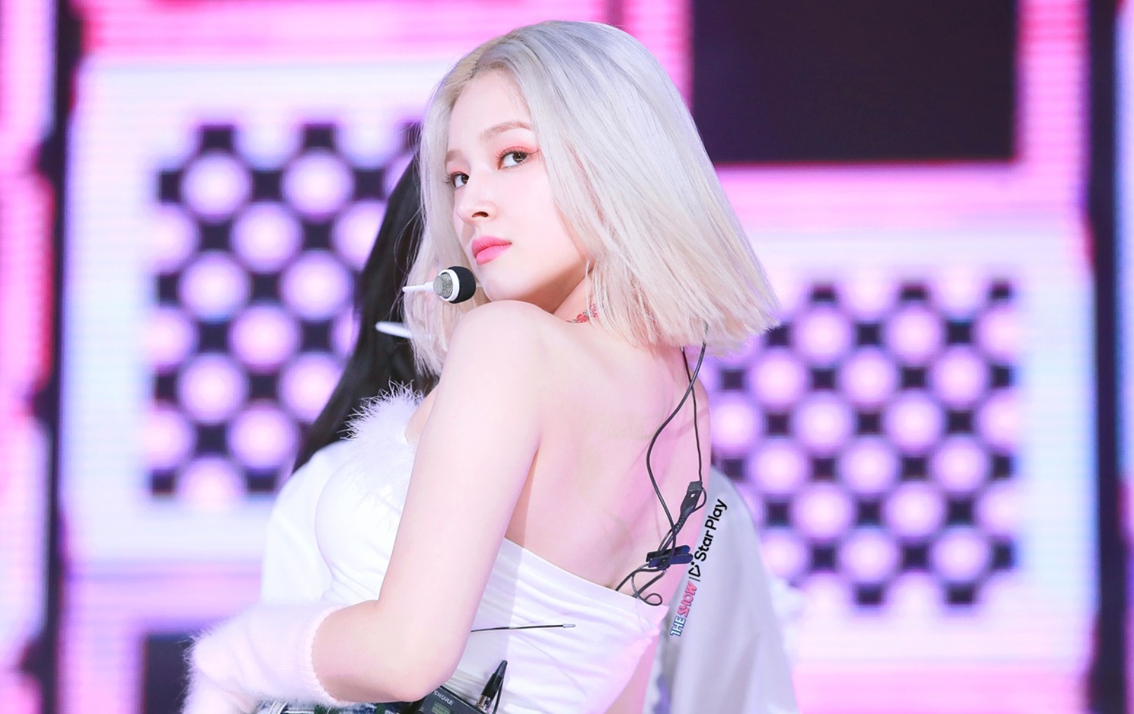 Nancy lo anh nhay cam anh 1