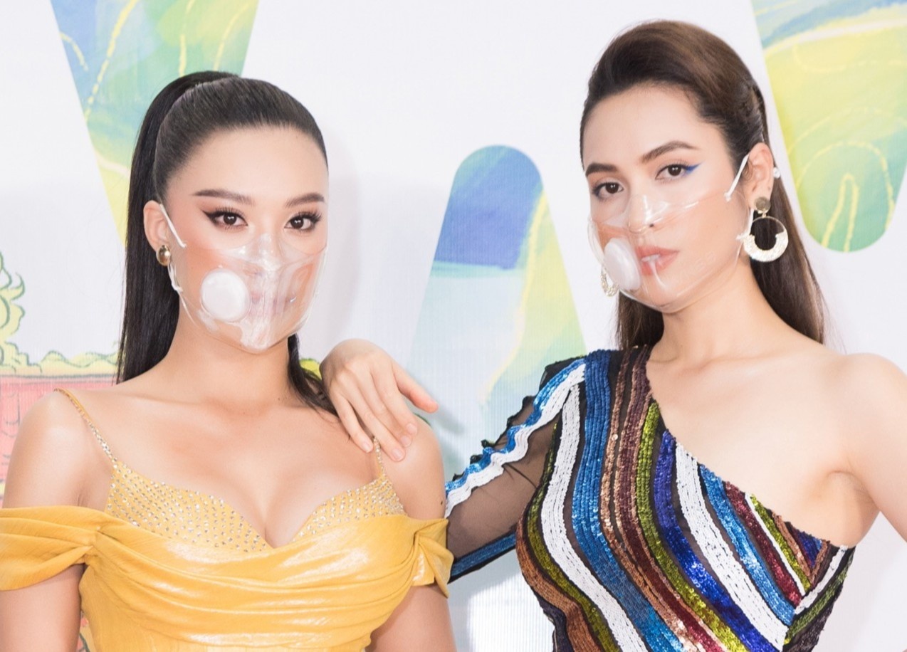 Hoa hau, a hau Viet deo khau trang tren tham do hinh anh