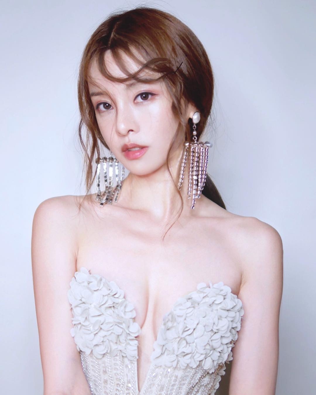 vóc dáng lý nguyên linh ảnh 2 voc dang ly nguyen linh anh 2