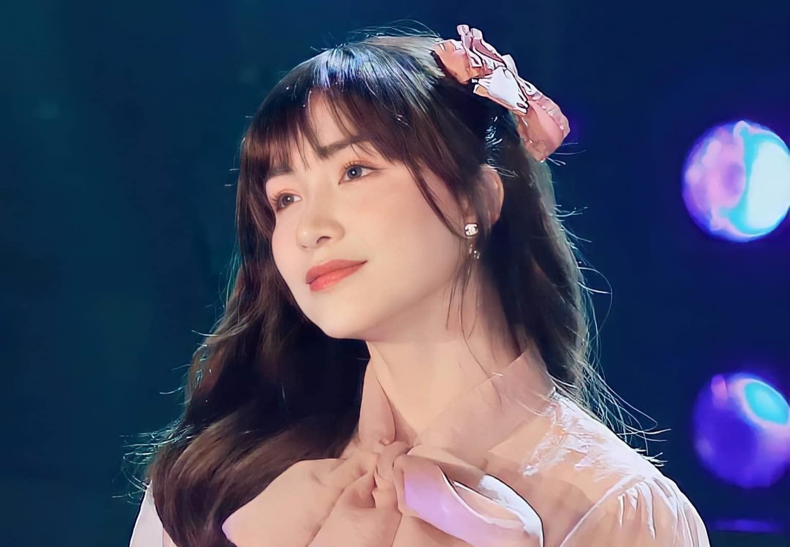 Hoa Minzy ung ho 50 trieu dong cho Hai Duong hinh anh