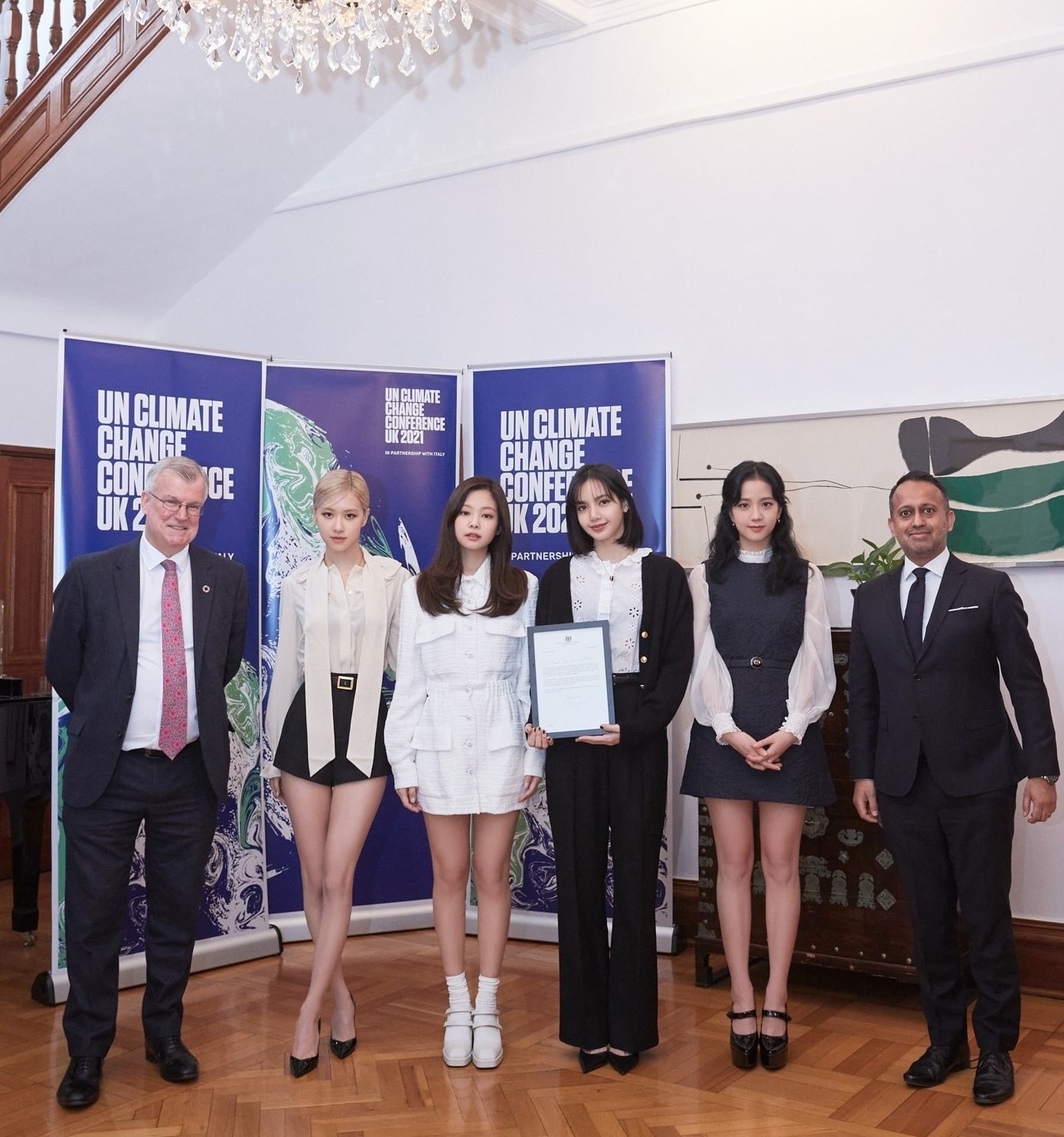 G-Dragon va Jennie hen ho anh 2