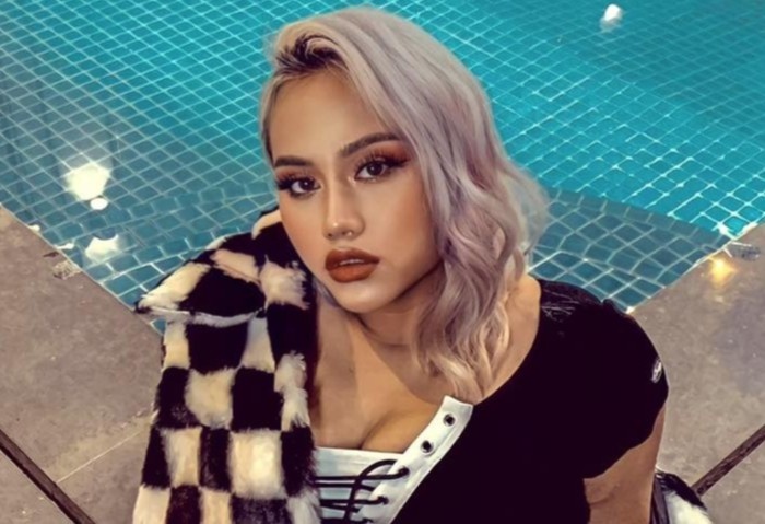 'Anh Tran Thanh dua tien cho me chua benh' hinh anh