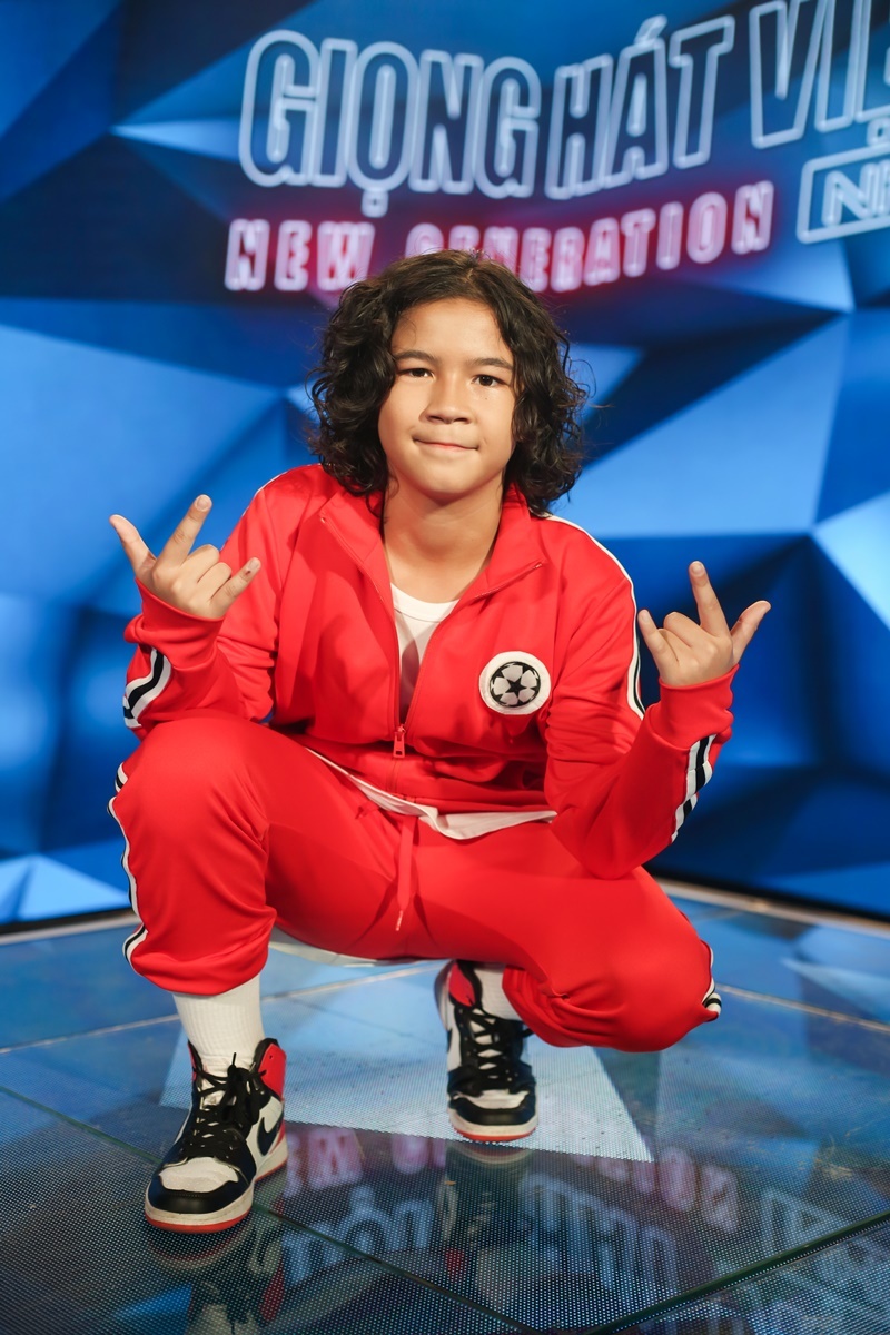 Con trai Huynh Kesley thi giong hat viet nhi anh 9