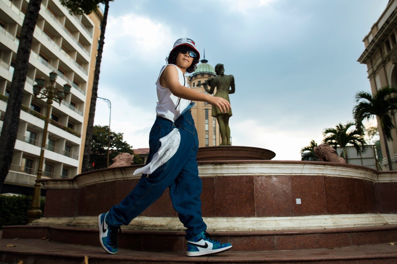 Con trai Huynh Kesley thi giong hat viet nhi anh 2