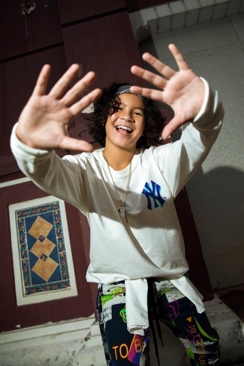 Con trai Huynh Kesley thi giong hat viet nhi anh 4