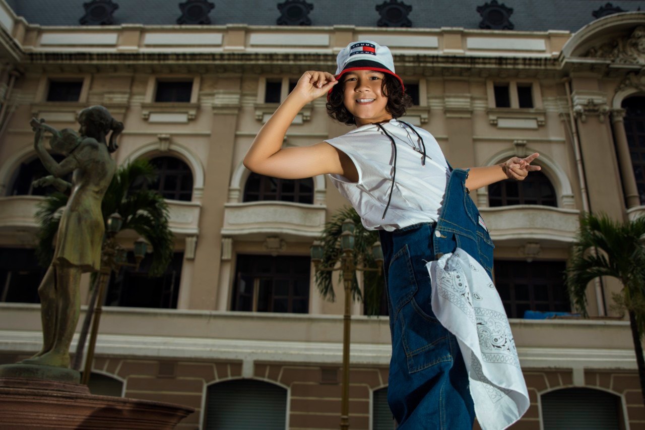 Con trai Huynh Kesley thi giong hat viet nhi anh 1