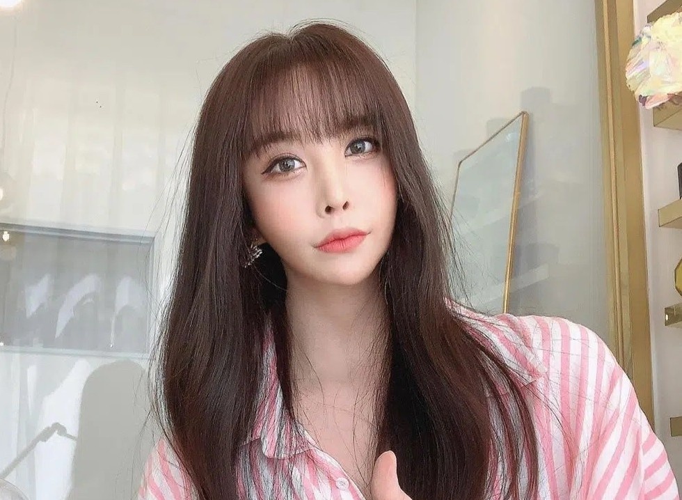 Ca si chuyen gioi dau tien cua Han Quoc dap tra khi bi ky thi hinh anh