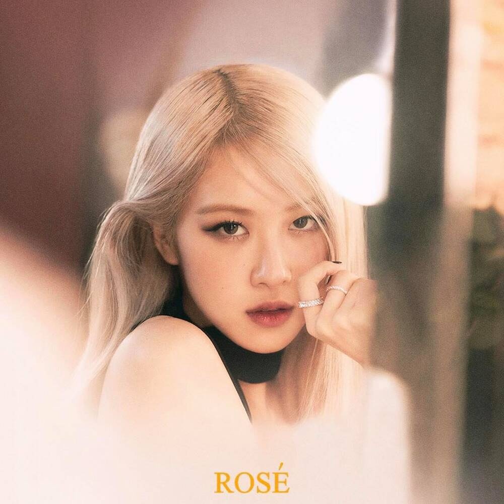 Rose MV On The Ground anh 1