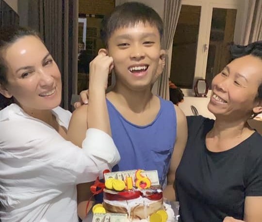 Phi Nhung mung sinh nhat tuoi 18 cua Ho Van Cuong hinh anh